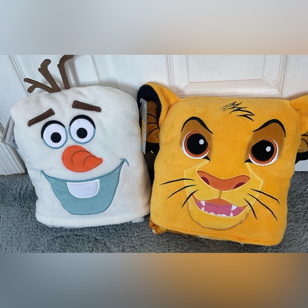 Disney Character Pillow/Blanket Simba and Olaf